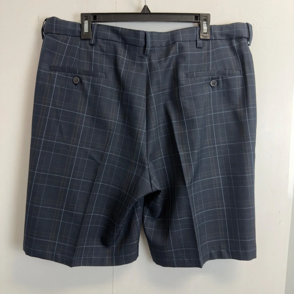 Haggar Clothing Mens Navy Blue Plaid Shorts Flat Front Size 38 Expandable Waist